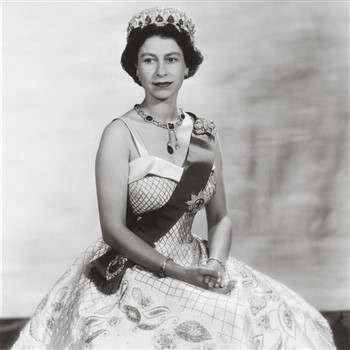 Buck Palace OR Queen Elizabeth Style Exhibit & Kew